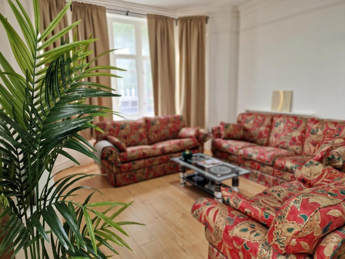 Spacious 4 Bedroom Apartment In Amazing Location London Exterior photo